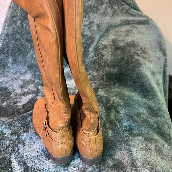 Tan tall boot wide calf size 11 - Picture 3 of 6